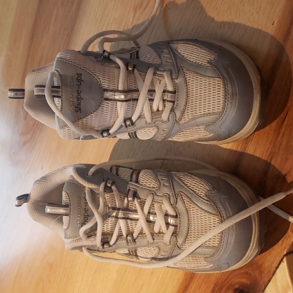 Shape ups sneakers size 8